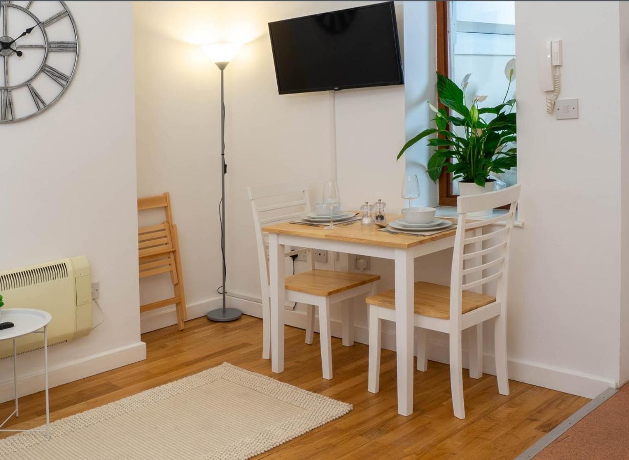 Vibrant City Centre - King Bed, Entire Apartment เคมบริดจ์ ภายนอก รูปภาพ